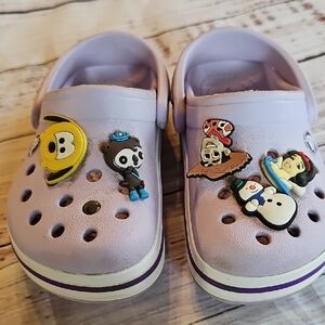 CROCS TODDLER GIRL LIGHT PURPLE WITH JIBITZ GUC SIZE 7